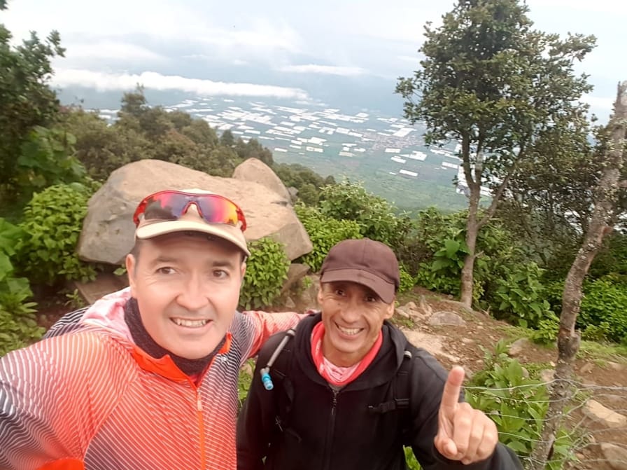 Grupo de corredores invita a la ciudadanía a ensuciarse las manos y limpiar Cerro Viejo